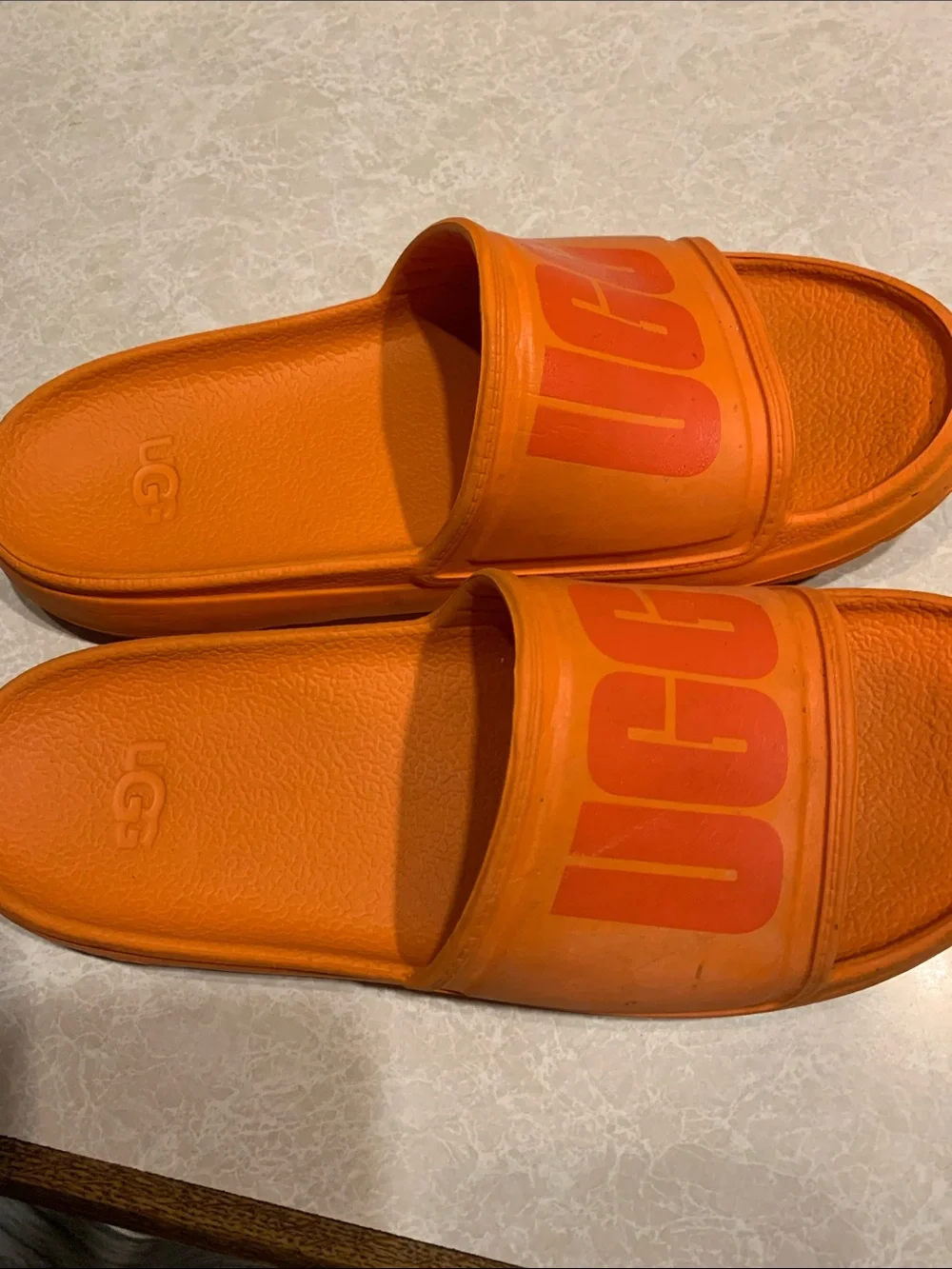 UGG bold logo